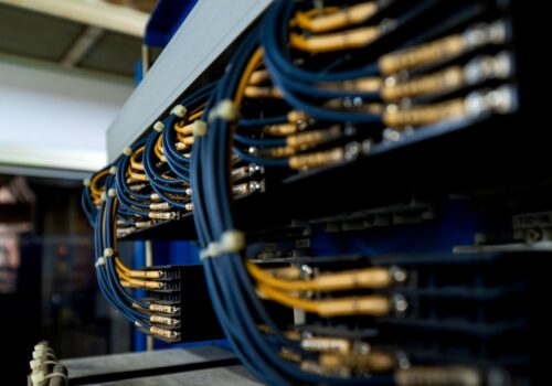 Verbindungen, die standhalten: Technische Zuverlässigkeit unter Extrembedingungen